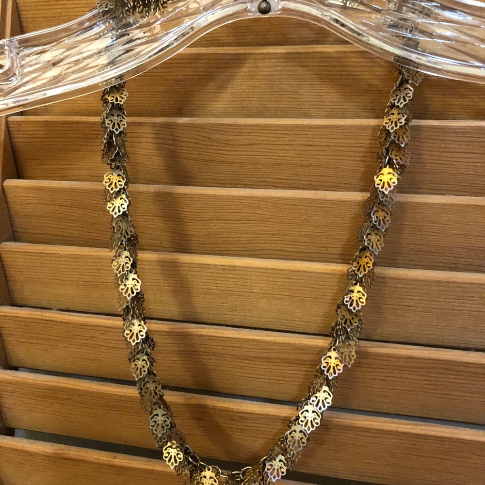 Beautiful Gold Tone Leaf Fashion Necklace